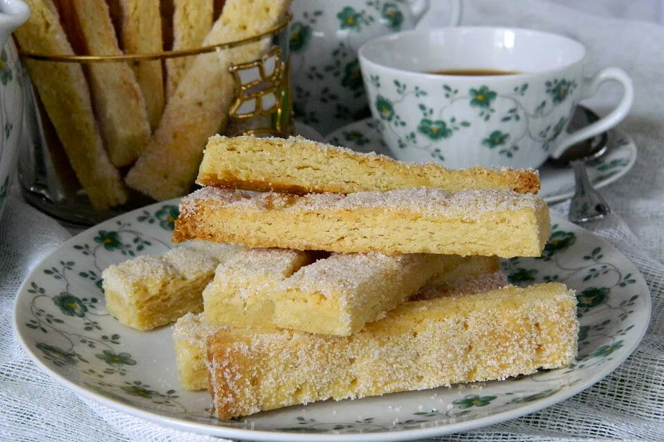 Легкий воскресный десерт: английские пальчики с изюминкой