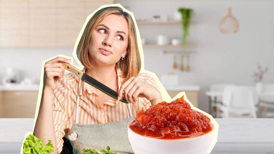 Домашняя аджика простоит в холодильнике всю зиму: «ленивый» рецепт без варки