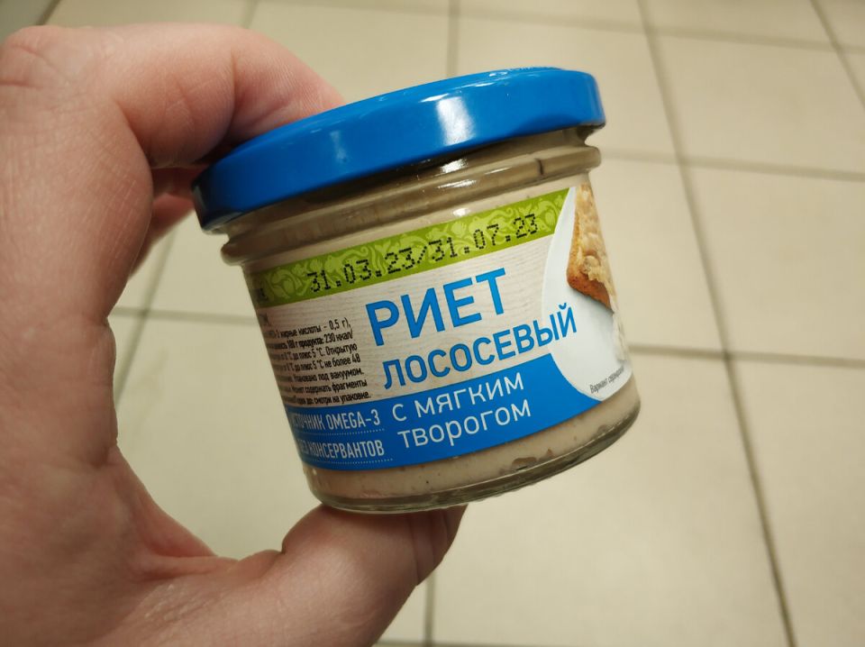 Необычное сочетание: рийет лососевый с творогом удивил покупателей