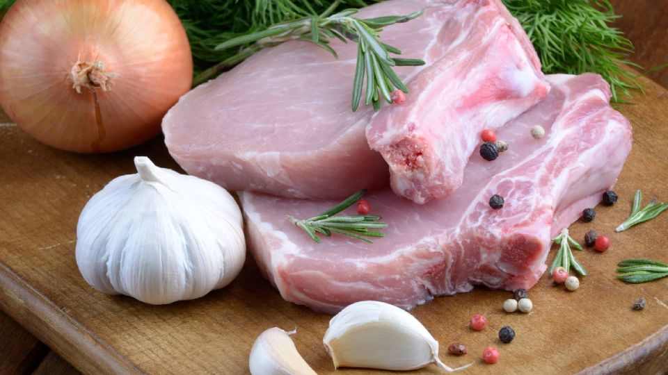 Сделать отбивные легко, даже если под рукой нет молотка: поможет одна вещь с кухни