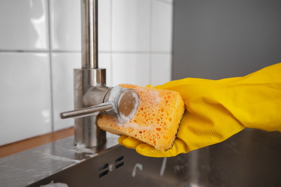 Зоны дома, где кроются бактерии, и как безопасно привести их в порядок