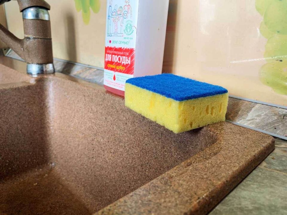 Проверка губки на кухне: когда пора ставить новую куском на смену