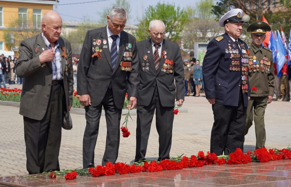  :                -,   1941-1945 ,       5-  ...