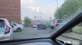 Наша читательница поделилась видео, которое сделала утром в районе Бурачика, 9. Водитель за рулём Mark II, как это говорится в народе, решил повыпендриваться и погазовать