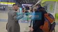Вот так сегодня в аэропорту Владивостока встречали начальника отдела политики, прессы и информации представительства ЕС в России Гитон Жослен Тибо Жюльен Ирене, ранее он занимал должность представителя ЕС в Украине
