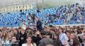 В начале праздника все, кто пришёл на стадион, спели гимн России