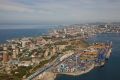 Во Владивостоке появилось общественное пространство с пешеходным мостом среди деревьев