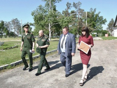 Евгений Ткаченко встретился с военнослужащими в Лесозаводске