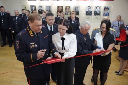 Церемония открытия портретной галереи руководителей прошла в УМВД России по Приморскому краю