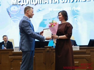 Антон Волошко вручил награды Заксобрания лучшим медикам Приморского края