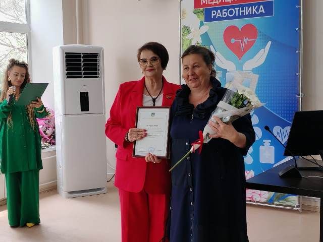 Татьяна Косьяненко отметила сотрудников Спасской городской больницы