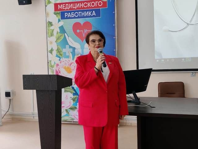 Татьяна Косьяненко отметила сотрудников Спасской городской больницы