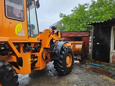 Нежилое строение, торговый павильон и забор пошли под снос во Владивостоке