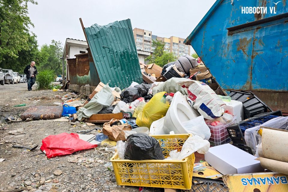 Стихийная свалка на Гамарника разрастается за счёт мусора во всего района