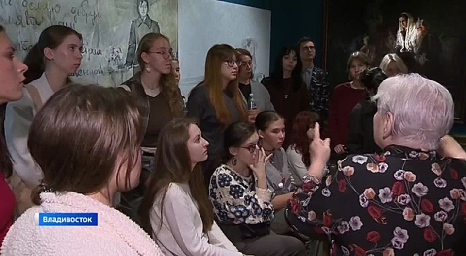 Творчество военных художников стало темой конференции «Культура на передовой» в Приморской государственной картинной галерее