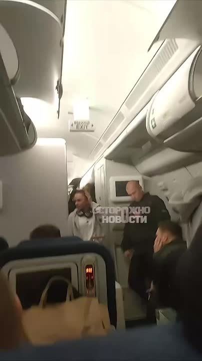 Из-за атаки БПЛА на столицу рейс Владивосток-Москва экстренно сел в Санкт-Петербурге