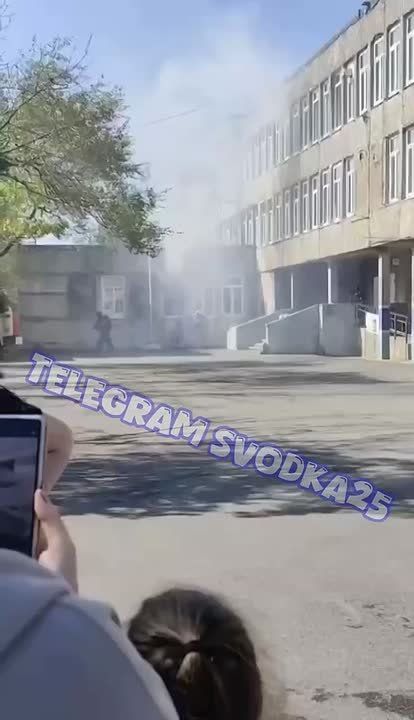 Возгорание портфеля cтало причиной эвакуации школы во Владивостоке