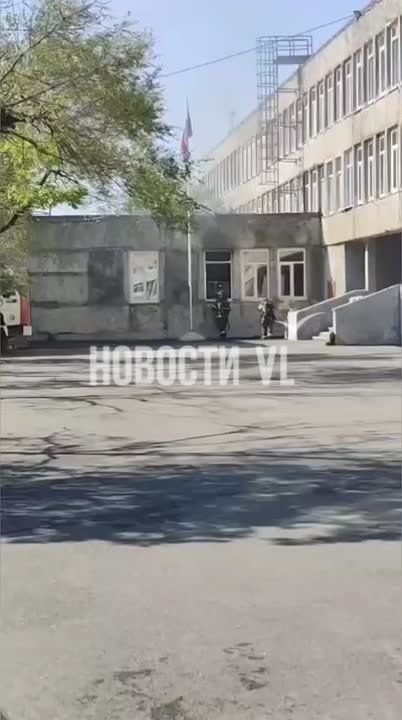 Наша читательница сообщает, что сегодня в школе №69 на Сабанеева произошёл пожар