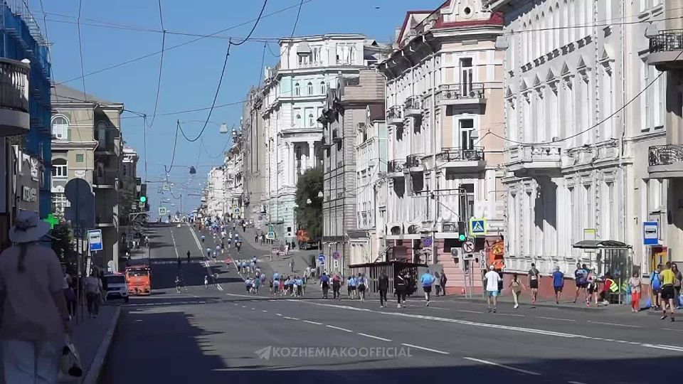  :                