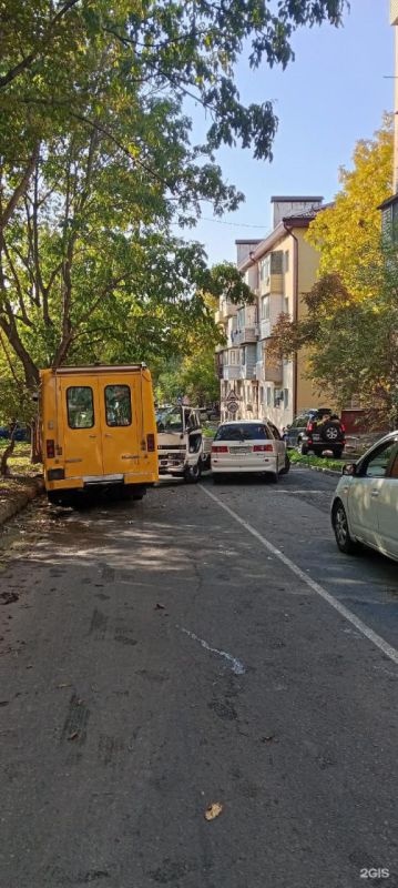 В районе Вострецова, 15 столкнулись фудтрак, микрогрузовик и Toyota Ipsum