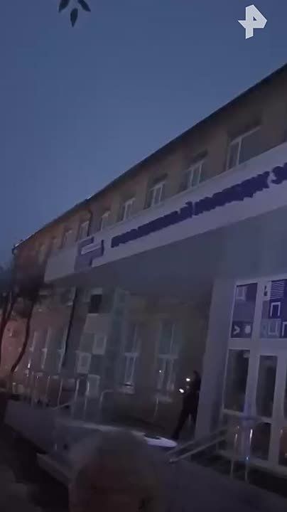 Обрушение части здания Промышленного колледжа энергетики и связи произошло во Владивостоке, сообщили РЕН ТВ в МЧС