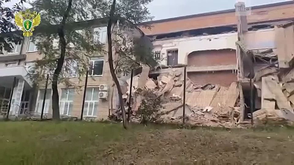 Во Владивостоке частично обрушился учебный корпус Промышленного колледжа энергетики и связи