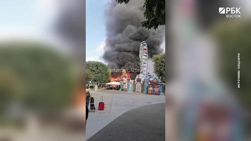 Площадь пожара в кафе у парка «Карусель» во Владивостоке составила 150 квадратных метров, сообщили в ГУ МЧС по Приморью