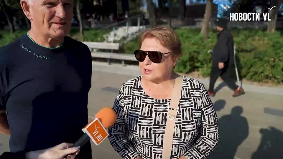 Жители и гости Владивостока о любимых педагогах в День учителя