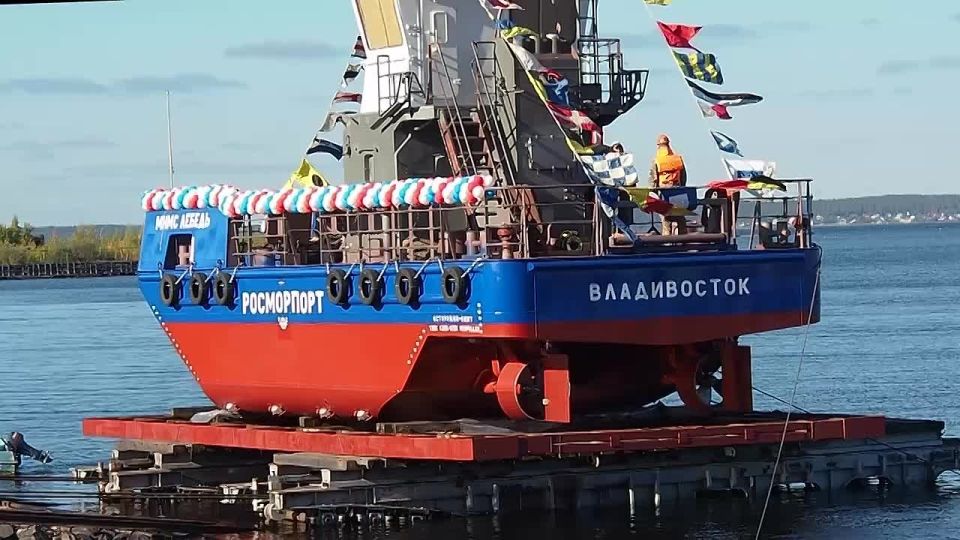В Карелии спустили на воду новое экологическое судно для порта Владивосток в Приморье