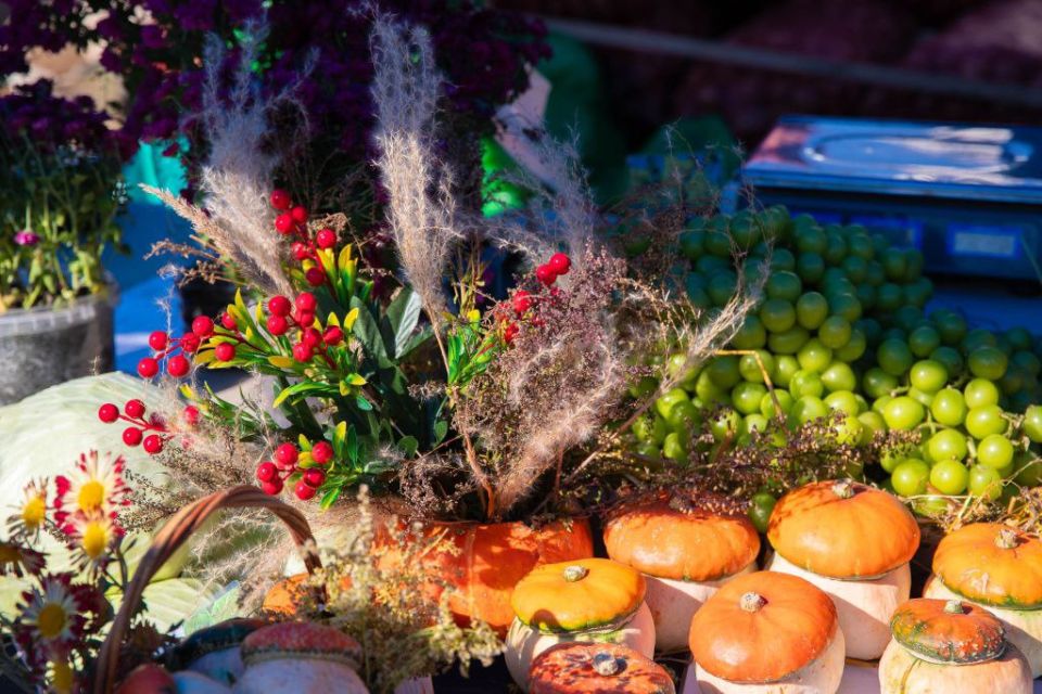 Овощи, фрукты, мясо, рыбу, молоко и другие продукты представят продовольственные ярмарки, которые развернутся в дальневосточной столице в эти выходные дни