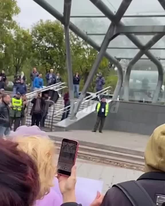 Митинг против утильсбора устроили жители Владивостока