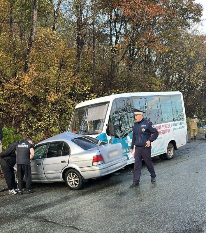 В Артеме произошло ДТП с участием пассажирского автобуса в районе дома № 162 на улице Кирова