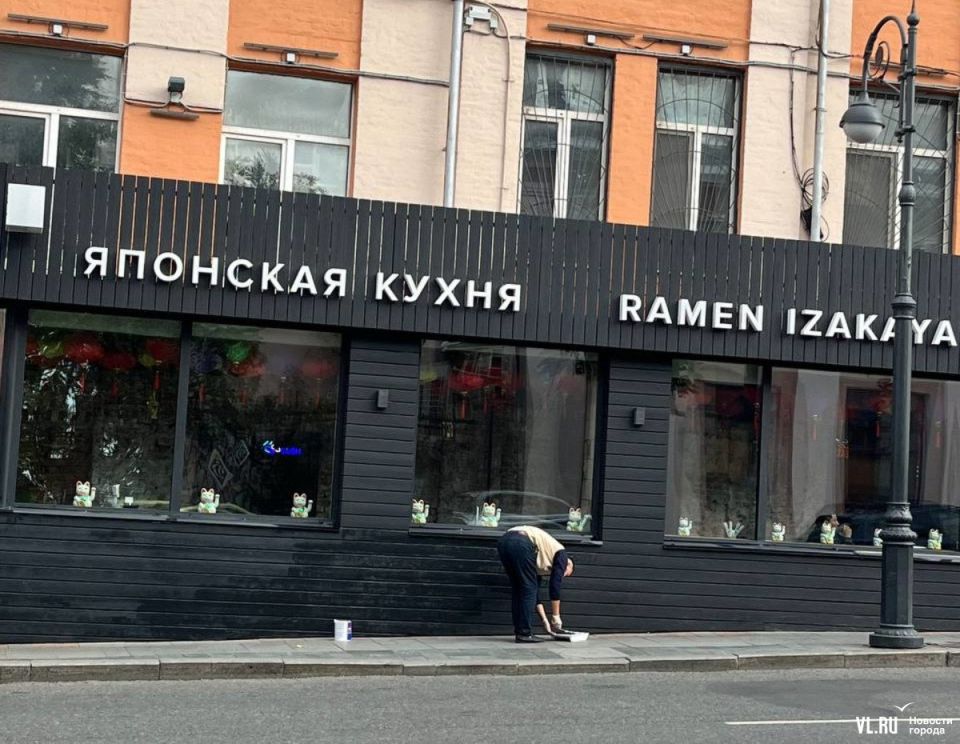 Приговорённую к сносу пристройку ресторана на Пограничной вместо демонтажа начали красить