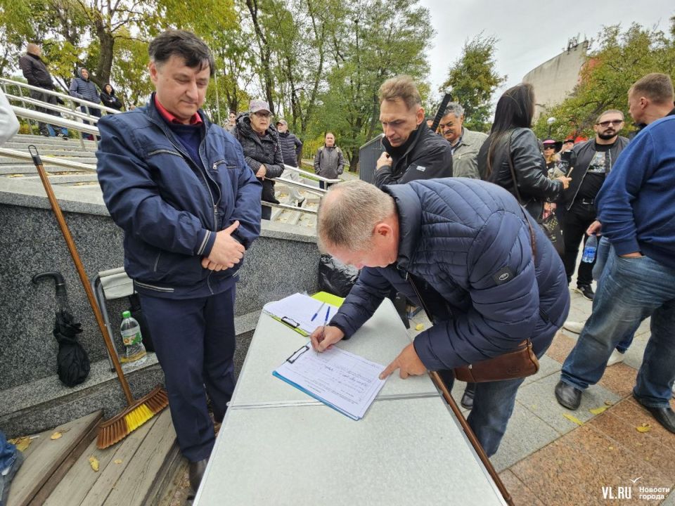 По итогам митинга во Владивостоке 11 октября собрано 680 подписей против повышения утилизационного сбора