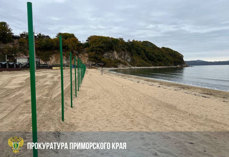 Прокуратура заинтересовалась забором на пляже в Волчанце