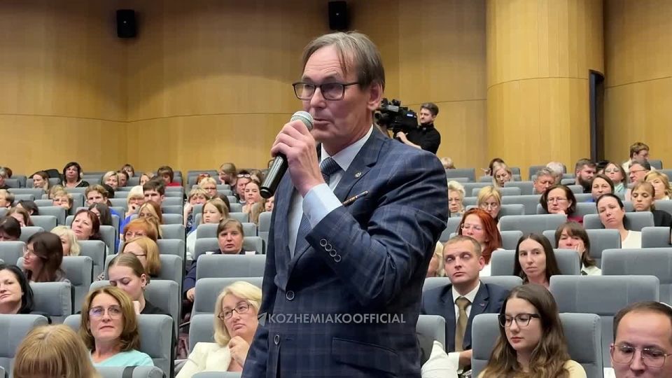Олег Кожемяко: Актуальный вопрос на общественных обсуждениях бюджета края на 2026 год поднял Александр Жигжитов – ветеран СВО, участник программы «Герои Приморья», учитель истории с 35-летним стажем