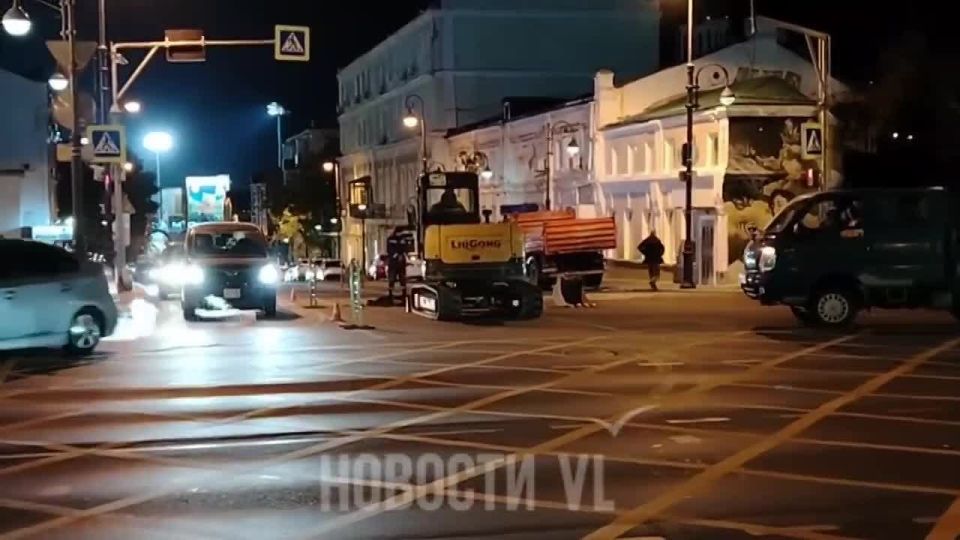 На перекрёстке Семёновской и Алеутской снова вскрывают асфальт, ровно в том месте, где уже копали в августе