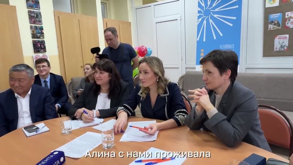 «А можете мне помочь? Я очень хочу к брату», — попросила сегодня 16-летняя Алина на личном приёме в городе Артём