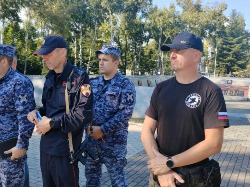 В Артеме состоялся общегородской инструктаж сотрудников полиции и представителей народной дружины, заступающих на охрану общественного порядка В Артеме состоялся общегородской инструктаж сотрудников полиции и представителей народной дружины, заступающих на охрану общественного порядка