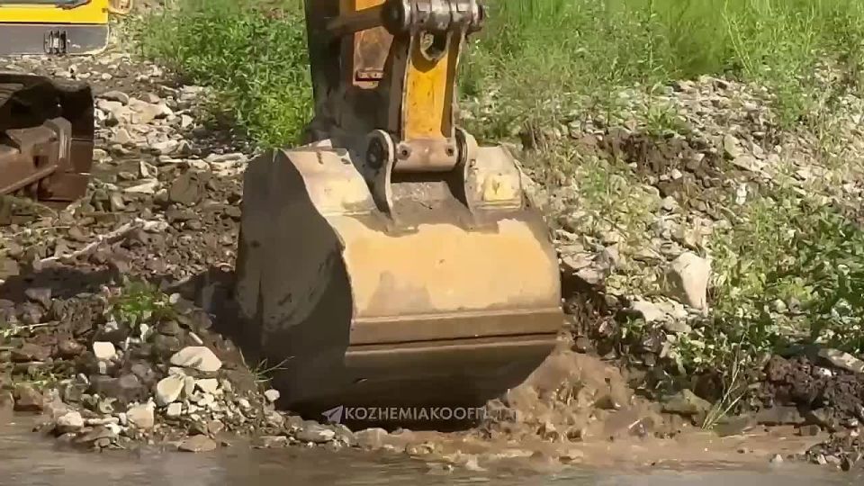 Вопрос дноуглубления и расчистки русел рек остается одним из приоритетов в бюджете Приморского края на 2026 год, рассказал губернатор Приморского края Олег Кожемяко