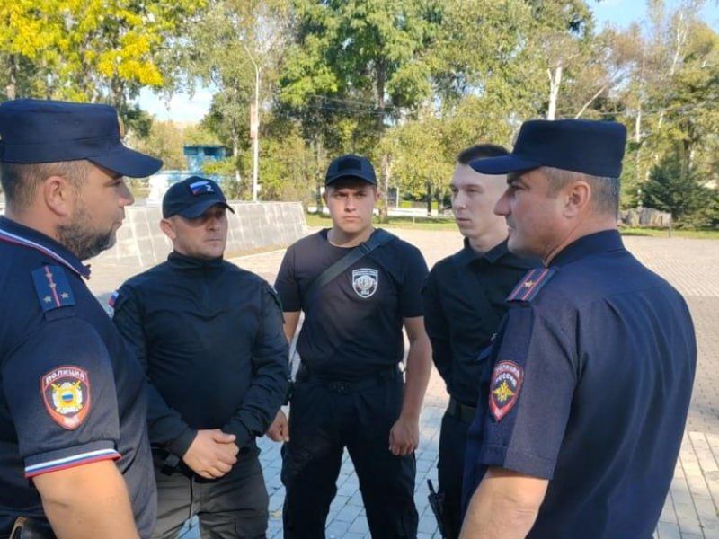 В Артеме состоялся общегородской инструктаж сотрудников полиции и представителей народной дружины, заступающих на охрану общественного порядка В Артеме состоялся общегородской инструктаж сотрудников полиции и представителей народной дружины, заступающих на охрану общественного порядка