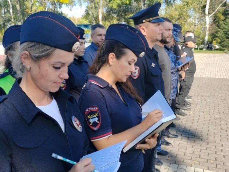 В Артеме состоялся общегородской инструктаж сотрудников полиции и представителей народной дружины, заступающих на охрану общественного порядка В Артеме состоялся общегородской инструктаж сотрудников полиции и представителей народной дружины, заступающих на охрану общественного порядка