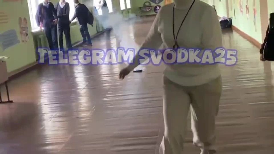 Во Владивостоке в средней школе №23 на улице Иртышской взорвался мобильный телефон