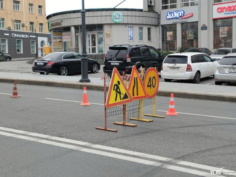 Часть дороги на Семёновской раскопали из-за свища на трубе горячего водоснабжения