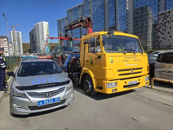 Во Владивостоке начала работать муниципальная служба эвакуаторов