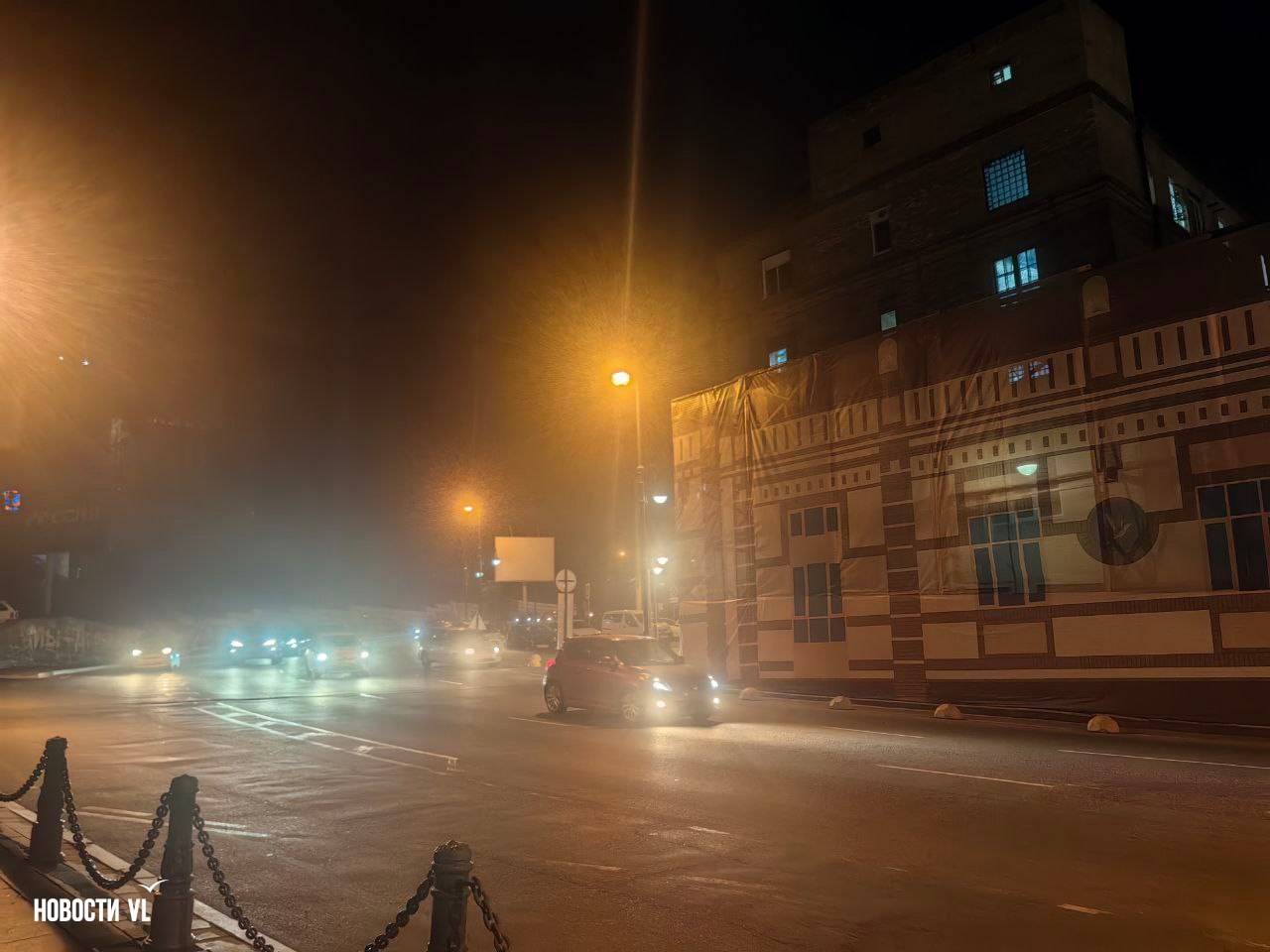 Возле кондитерской фабрики на Алеутской виден дым и чувствуется запах горелого Возле кондитерской фабрики на Алеутской виден дым и чувствуется запах горелого