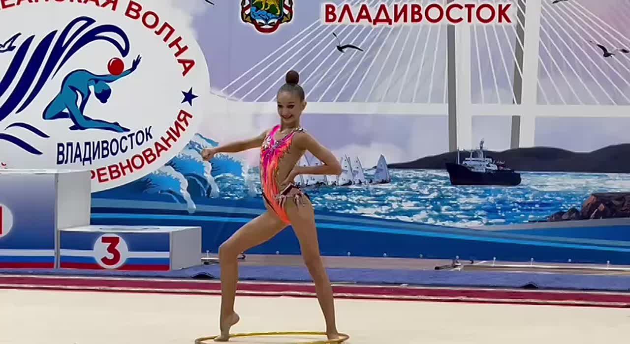 Во Владивостоке стартовала «Тихоокеанская волна» 25 и 26 октября наш город принимает Всероссийские соревнования по художественной гимнастике «Тихоокеанская волна»! В СК «Восход» собрались лучшие гимнастки со всей страны...