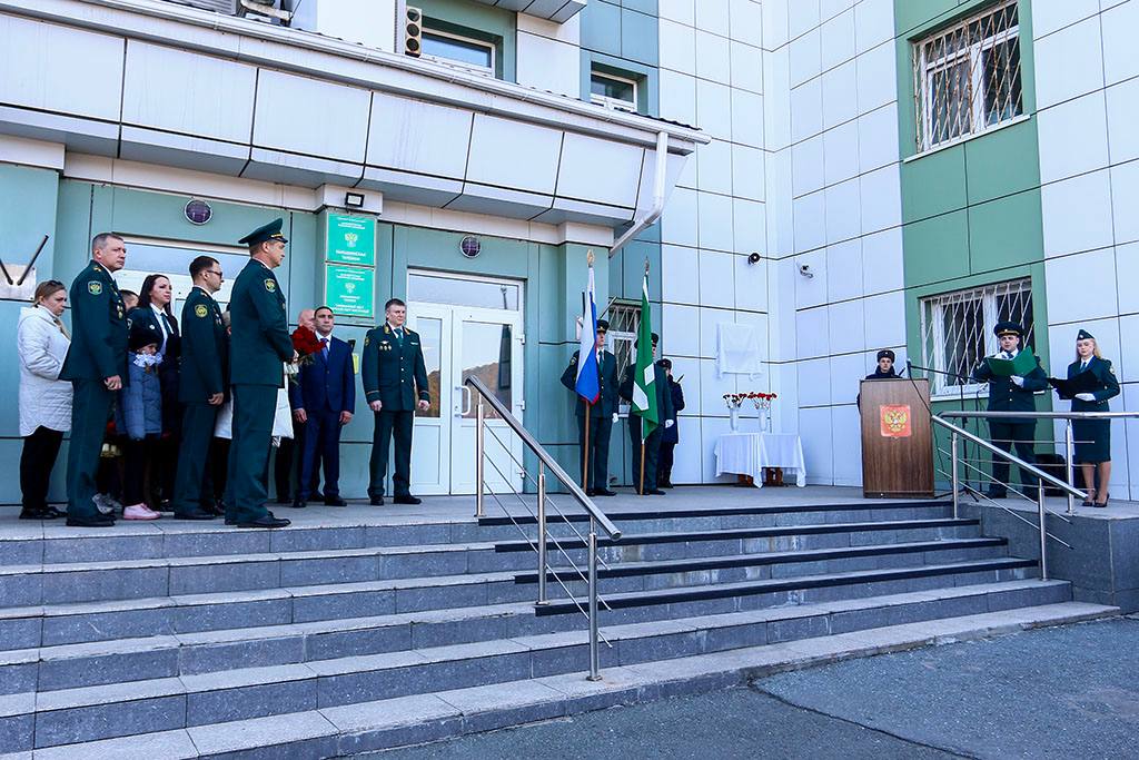 В Находкинской таможне увековечили подвиг лейтенанта Максима Чиркина В Находкинской таможне увековечили подвиг лейтенанта Максима Чиркина