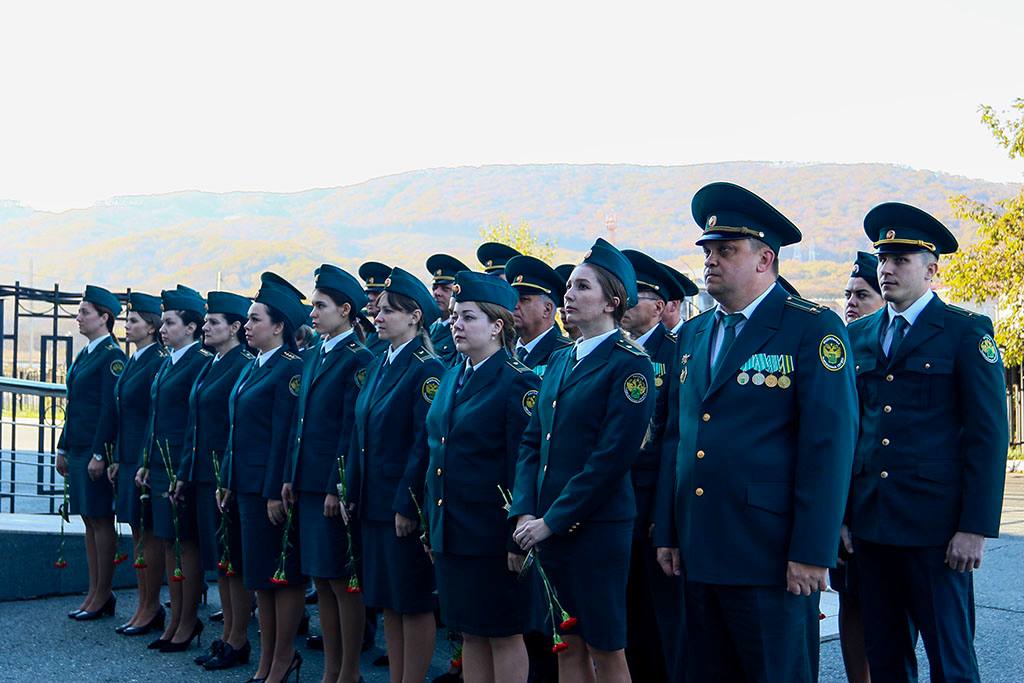 В Находкинской таможне увековечили подвиг лейтенанта Максима Чиркина В Находкинской таможне увековечили подвиг лейтенанта Максима Чиркина