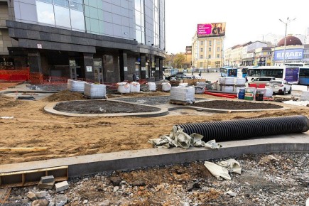 На улице Мордовцева началось асфальтирование